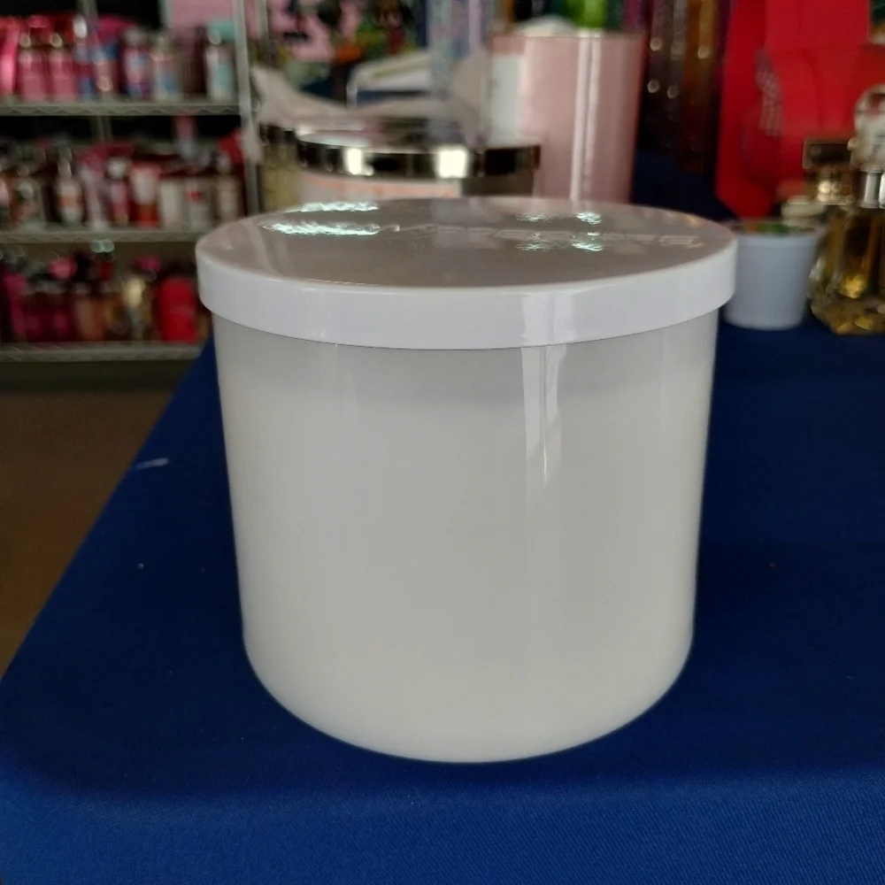 2 Bath and Body Works VIVID EMERALD Scented Candles w/essential oil 2 full size - Picture 5 of 7